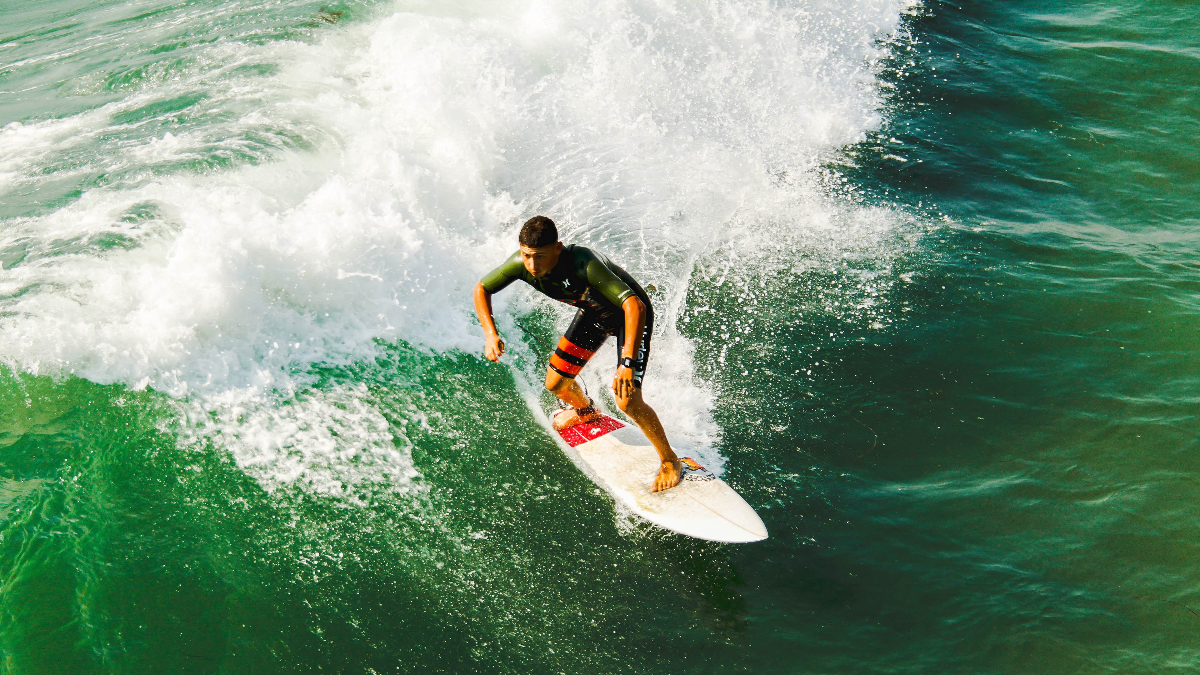 半年盈利近9亿，关店300家，好想来母公司港交所意向强烈